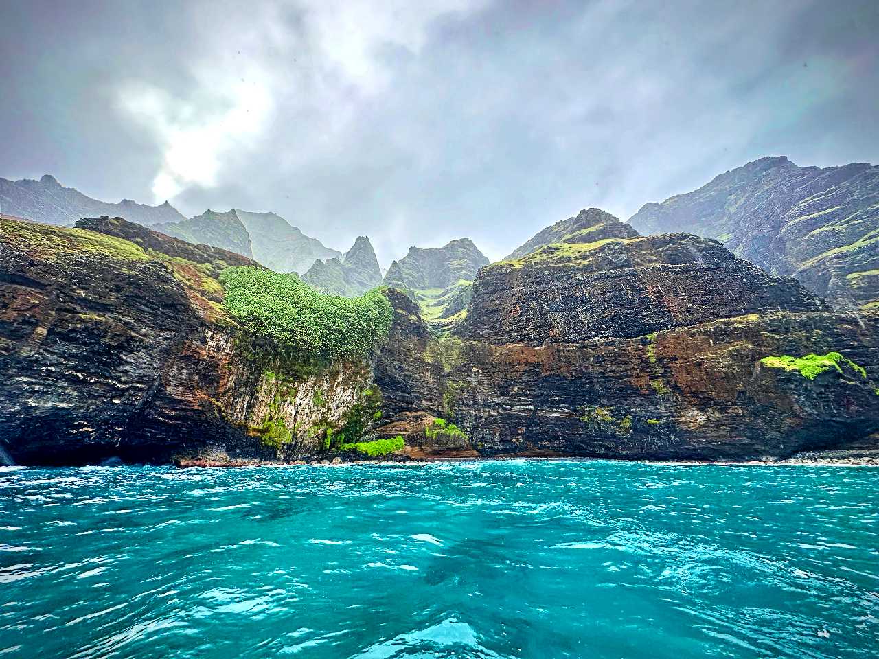How to See the Napali Coast: A Thrilling Raft Trip ⋆ Middle Journey